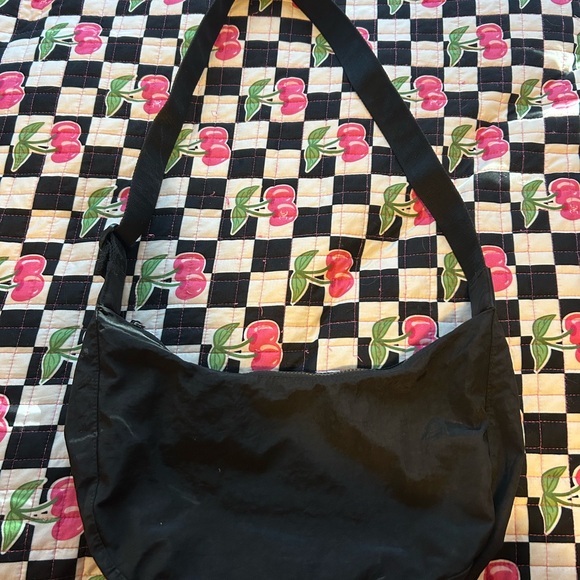 BAGGU medium Black Crossbody Bag - Picture 6 of 7